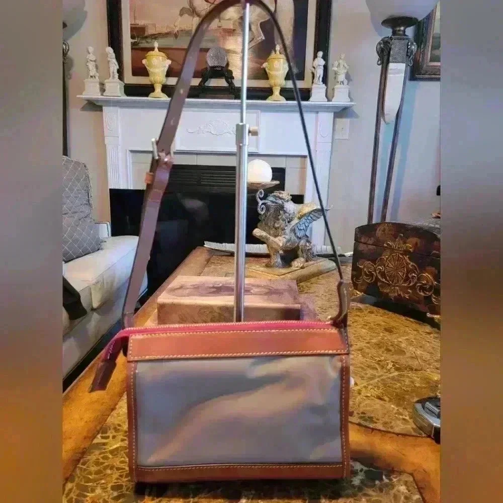Dooney & Bourke shoulder bag - Picture 2 of 12